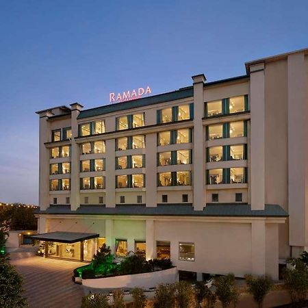 Ramada By Wyndham New Delhi Pitampura Hotel Kültér fotó