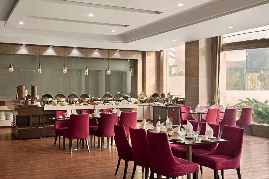 Ramada By Wyndham New Delhi Pitampura Hotel Étterem fotó