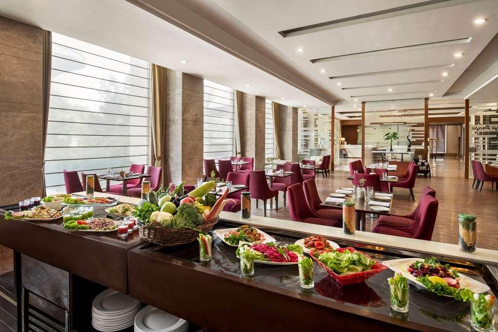 Ramada By Wyndham New Delhi Pitampura Hotel Étterem fotó