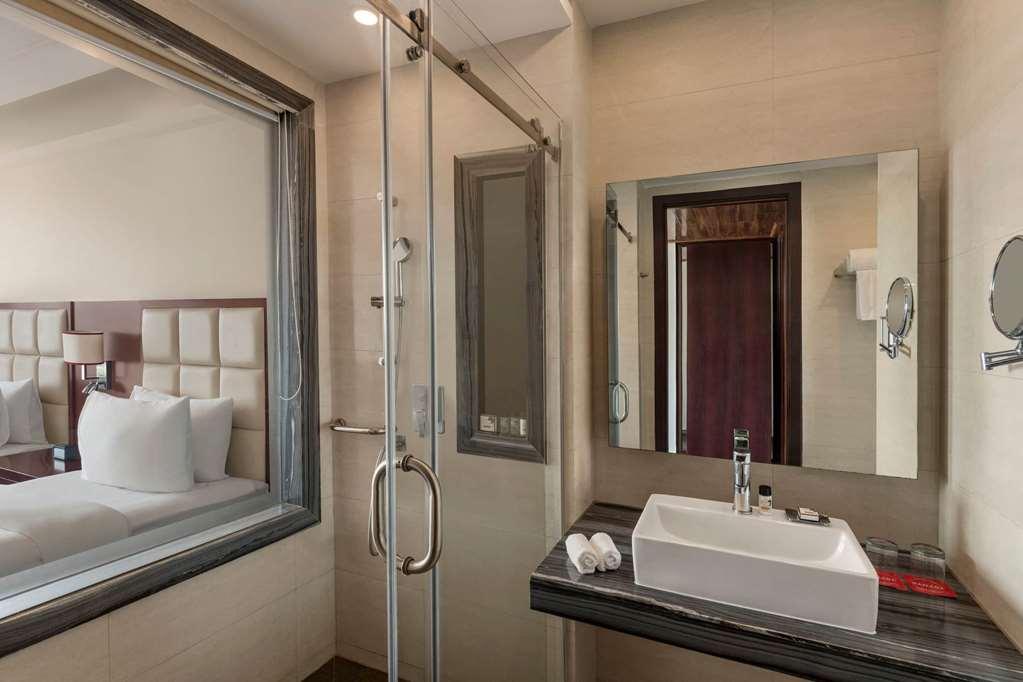 Ramada By Wyndham New Delhi Pitampura Hotel Kültér fotó