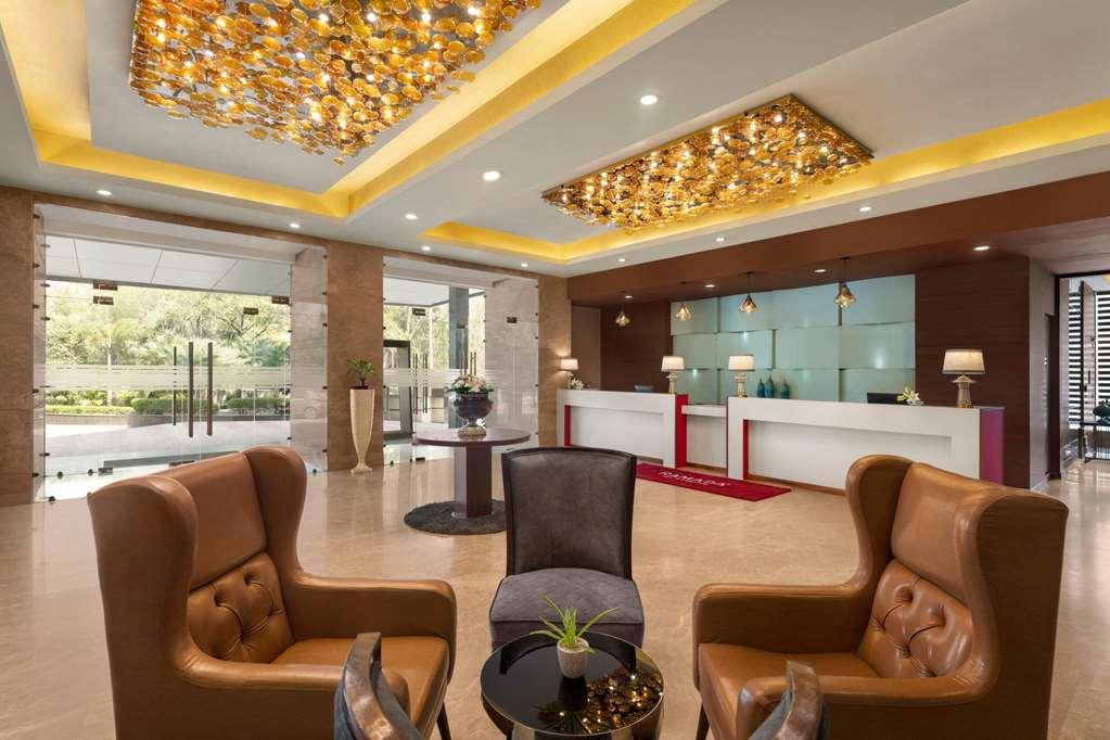Ramada By Wyndham New Delhi Pitampura Hotel Beltér fotó